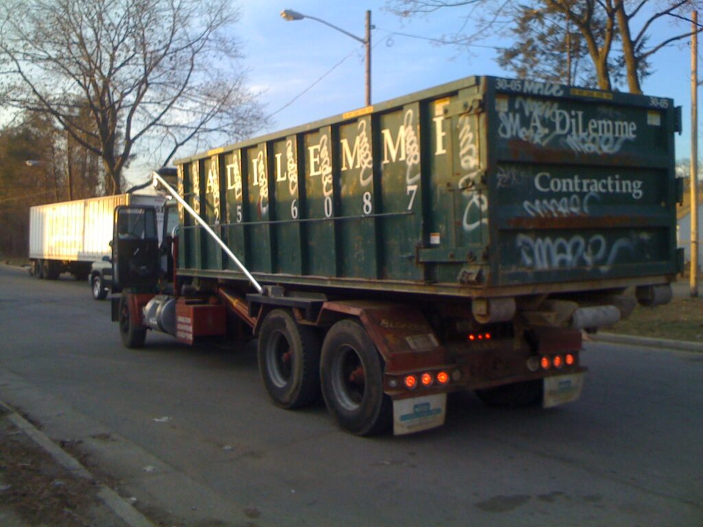 Roll-off dumpster